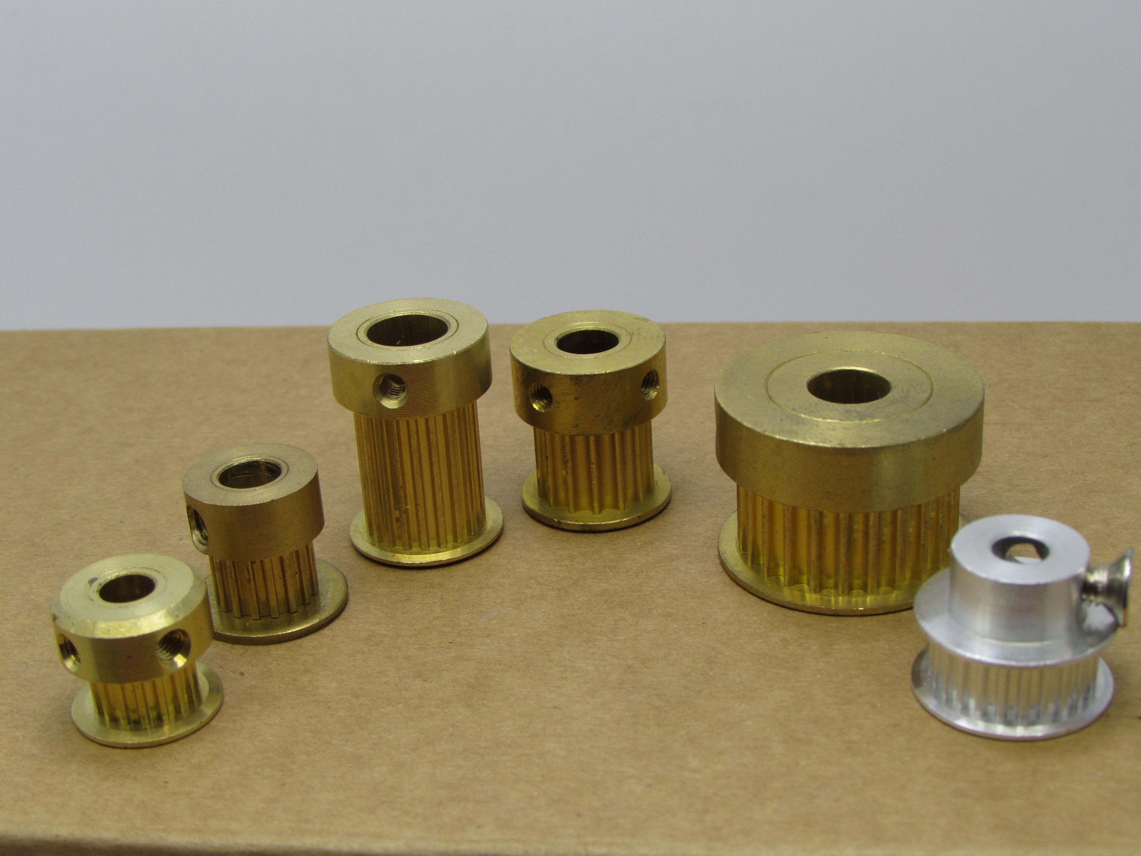 STEPPER/GEAR MOTOR WHEEL (8X20X25MM)(TEETH 24)

(6.35X20X25MM)TEETH 24)
STEPPER/GEAR MOTOR WHEEL COPPER (6X16X24MM)(TEETH 22)