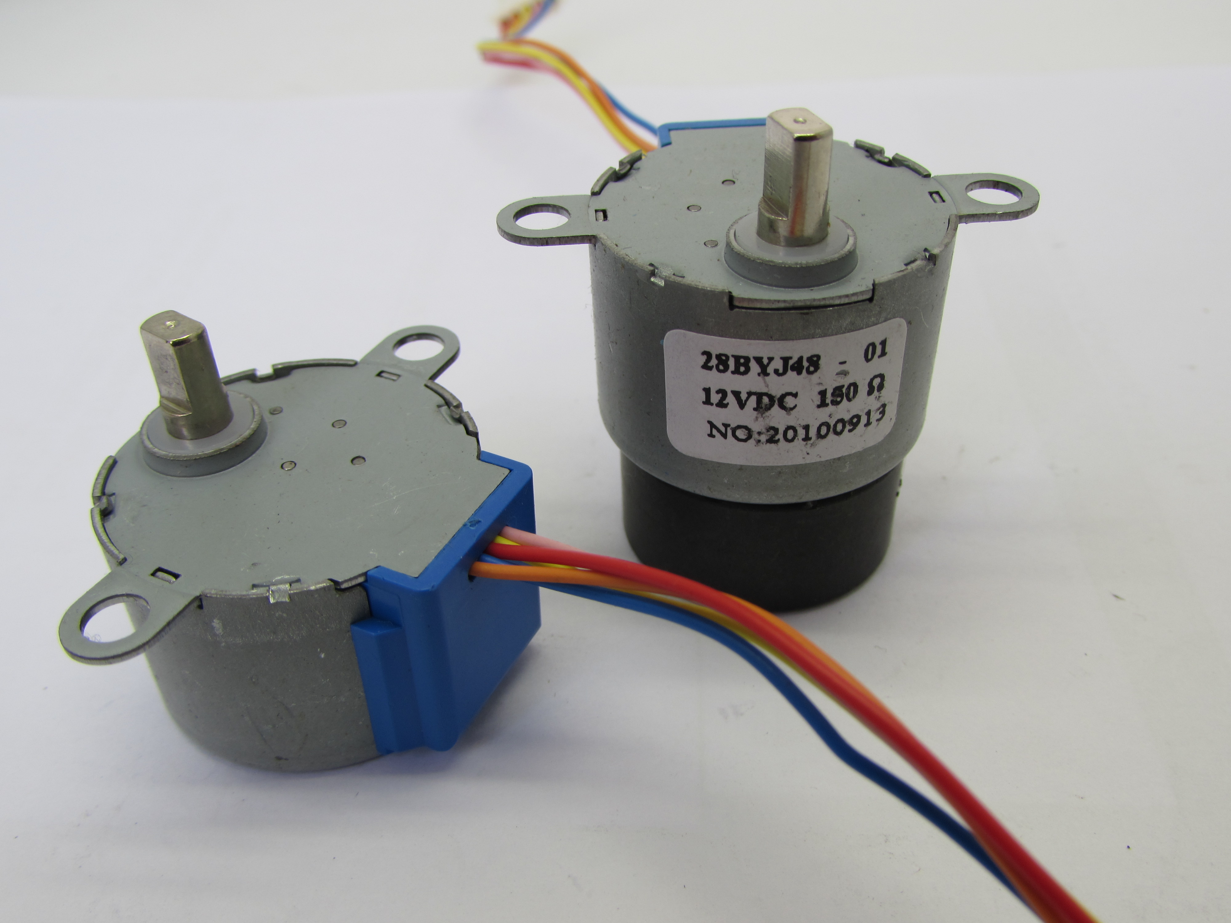 STEPPER MOTOR (28BYJ48-02) 12V
Size: Ø28*19 mm
Winding Resistance: 50/ 120Ω
Gear ratio: 1: 64
Rated Voltage:  5/ 12V
Step Angle: 5.625°