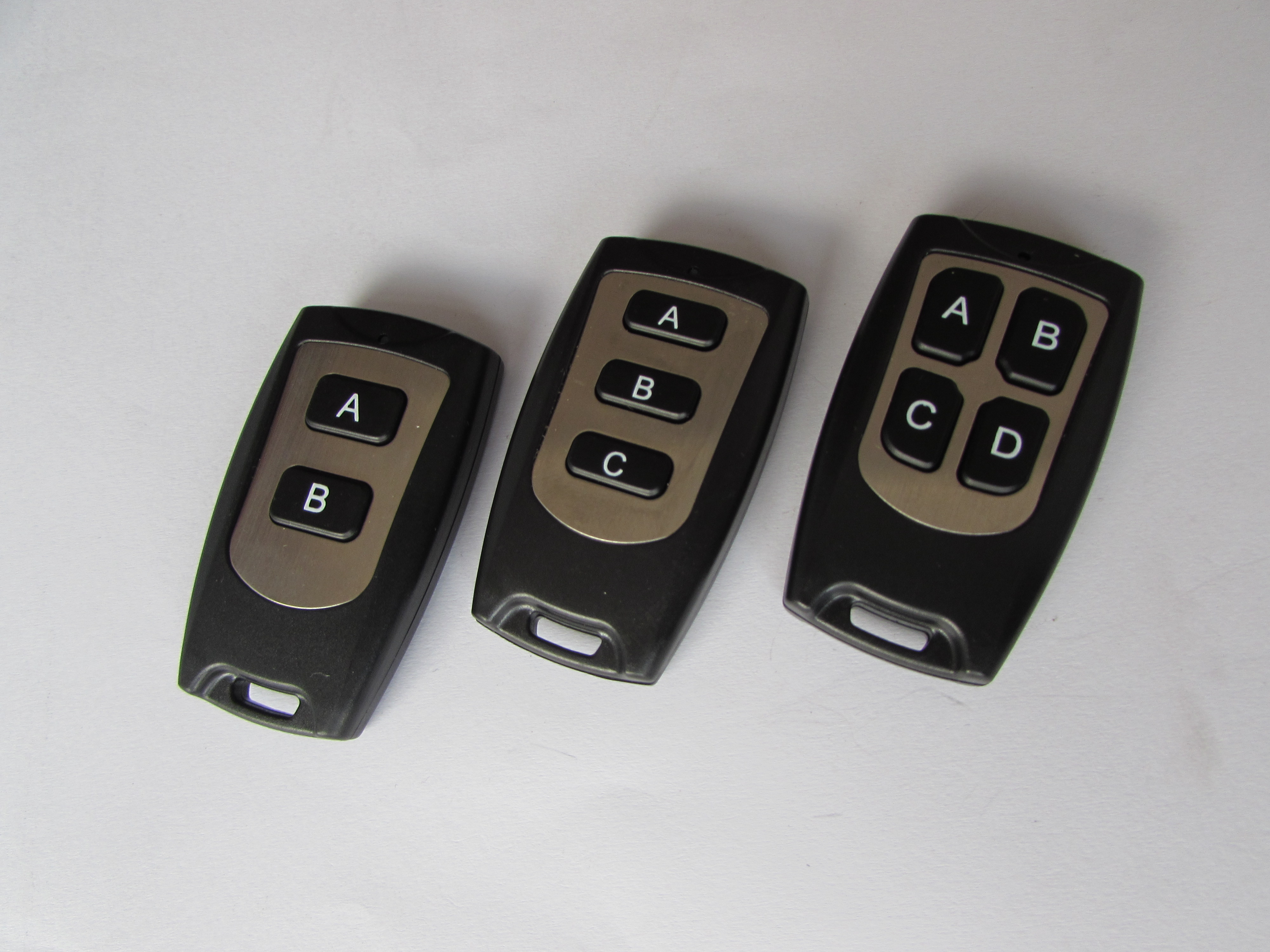 2CHANNEL REMOTE CONTROL 
(CB-100-2/12V)
3CHANNEL REMOTE CONTROL 
(CB-100-3/12V)
4CHANNEL REMOTE CONTROL 
(CB-100-4/12V)