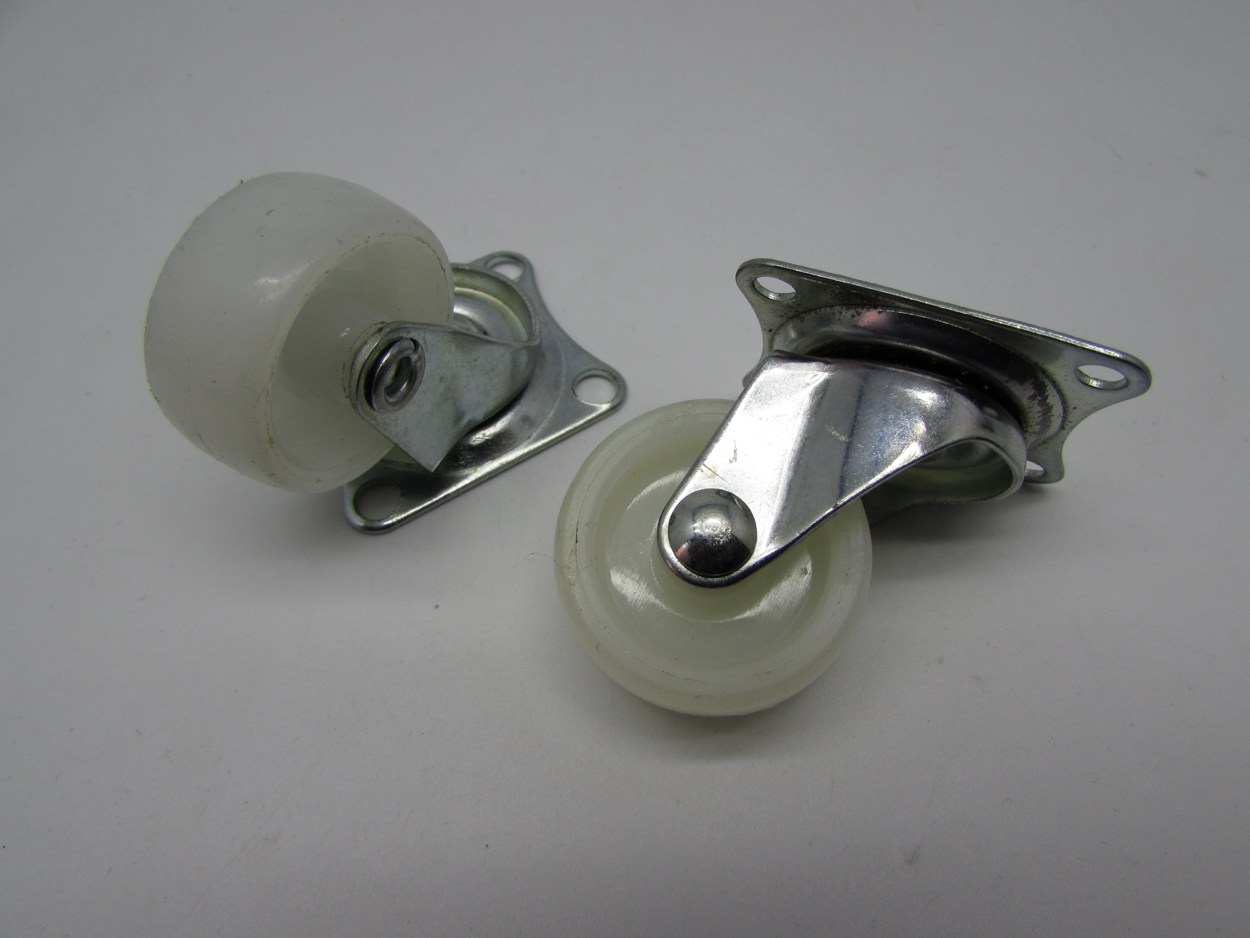 CASTER WHEEL