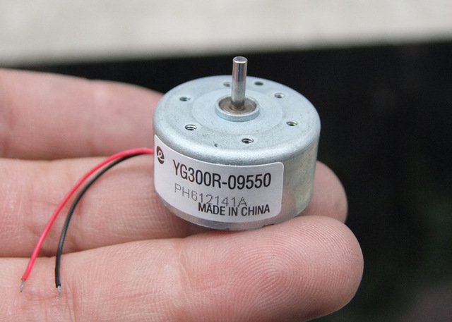 300 SOLAR DC TOY MOTOR HIGH SPEED MOTOR
(YG300R) 3V-6V 35MA 5500RPM